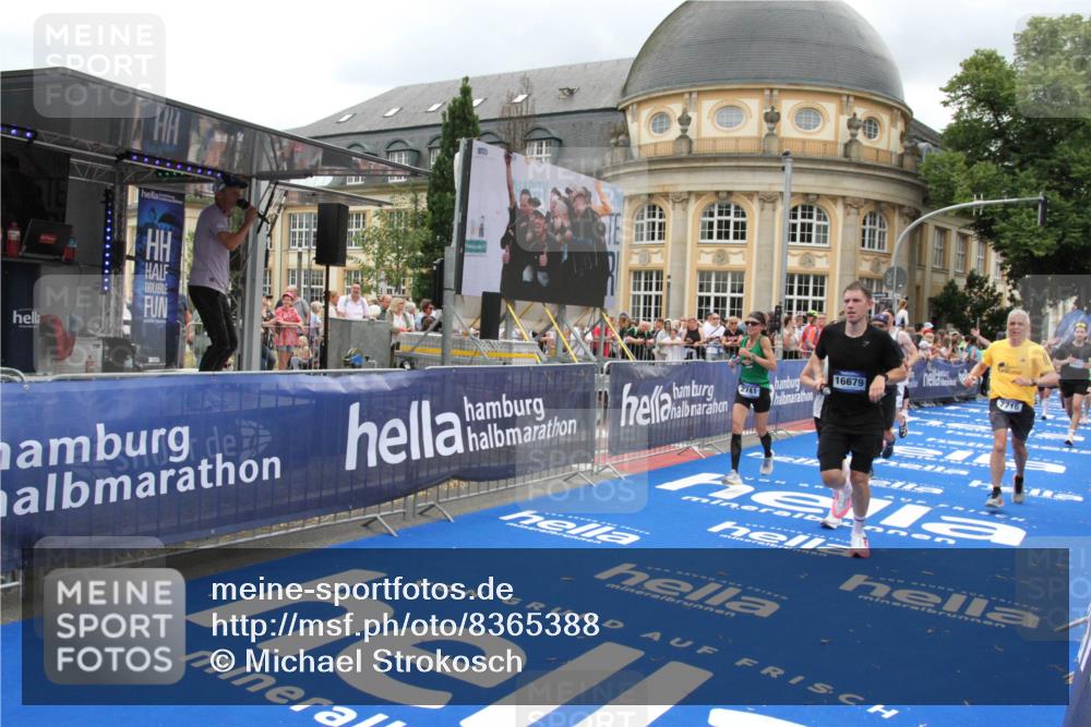 29.06.2025 - hella hamburg halbmarathon Michael Strokosch http://msf.ph/oto/8365388 29.06.2025 10:56:56 Ziel 1955, 2282, 2378, 2741, 2759, 5418, 6835, 7716, 11043, 13816, 15097, 16008, 16009, 16620, 16679 meine-sportfotos.de