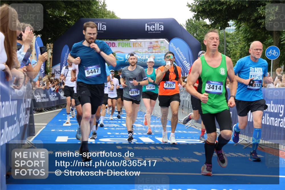 29.06.2025 - hella hamburg halbmarathon Strokosch-Dieckow http://msf.ph/oto/8365417 29.06.2025 10:50:32 Ziel 1399, 1750, 3414, 4127, 4346, 5447, 6282, 6662, 7397, 7583, 7786, 8153, 8576, 9057, 11214, 11455, 12624, 13808, 13812, 13875, 14626, 15519, 15803, 16291, 16806, 17179, 17247, 17319, 18006, 18394, 18413 meine-sportfotos.de