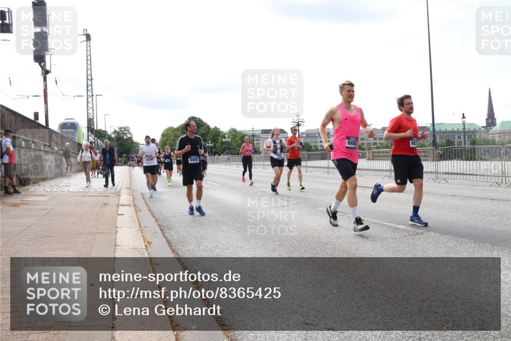 29.06.2025 - hella hamburg halbmarathon Lena Gebhardt http://msf.ph/oto/8365425 29.06.2025 10:14:28 Lombardsbrücke 8892, 6083, 602, 1194, 1406, 1728, 1890, 2494, 2990, 3020, 3154, 3756, 3834, 3939, 4032, 4962, 5191, 5670, 5981, 6028, 6083, 6089, 6287, 6366, 6935, 7209, 7442, 7802, 7840, 7991, 8001, 8057, 8147, 8409, 8755, 8892, 9556, 9663, 9709, 9845, 9886, 10224, 10610, 11987, 12467, 12938, 13237, 13285, 13788, 14488, 15840, 16126, 17439, 18041, 18236, 18239 meine-sportfotos.de