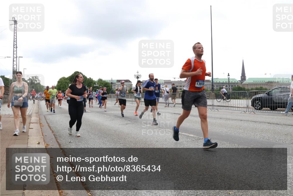 29.06.2025 - hella hamburg halbmarathon Lena Gebhardt http://msf.ph/oto/8365434 29.06.2025 10:48:34 Lombardsbrücke 17930, 13914, 1142, 1157, 1167, 1174, 1175, 1584, 1645, 2037, 2195, 2418, 2437, 2438, 2475, 2627, 2650, 2716, 2756, 2909, 2958, 3224, 3320, 3504, 3661, 3679, 3933, 4588, 5010, 5585, 5781, 5952, 6143, 7203, 7532, 7947, 7948, 8461, 8521, 8719, 8760, 8948, 9552, 9775, 9787, 9921, 10059, 10145, 10204, 10366, 10524, 10654, 10656, 11364, 11365, 11742, 11781, 13814, 13845, 15715, 16498, 16499, 16701 meine-sportfotos.de