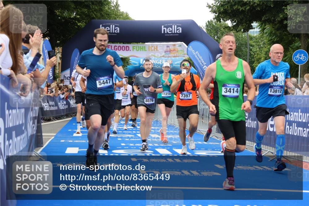 29.06.2025 - hella hamburg halbmarathon Strokosch-Dieckow http://msf.ph/oto/8365449 29.06.2025 10:50:31 Ziel 1399, 1750, 3414, 4127, 4346, 5447, 6282, 6662, 6795, 7397, 7583, 7786, 8153, 8576, 9057, 11214, 11455, 12624, 13808, 13812, 13875, 14626, 15519, 15803, 16291, 16806, 17179, 17247, 17319, 18006, 18394, 18413 meine-sportfotos.de