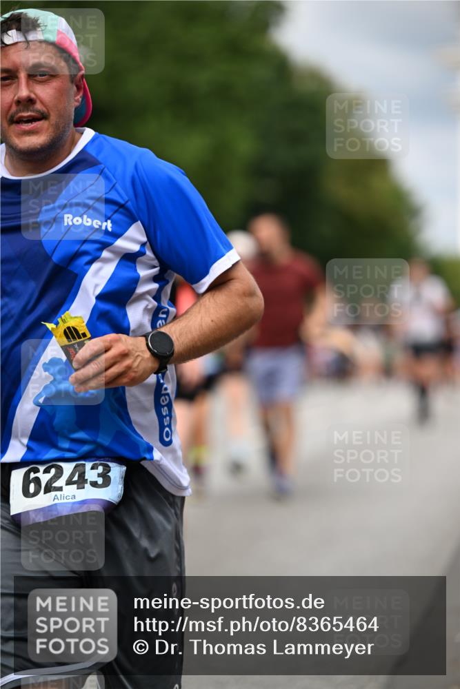 29.06.2025 - hella hamburg halbmarathon Dr. Thomas Lammeyer http://msf.ph/oto/8365464 29.06.2025 10:41:43 Kennedybrücke 1276, 1337, 1339, 1799, 1819, 2016, 2031, 2104, 2199, 2272, 2480, 2853, 4347, 4442, 4618, 4733, 4762, 5146, 5224, 5522, 5523, 5640, 5940, 6243, 6584, 6821, 7085, 7124, 7544, 8499, 8758, 8843, 8985, 9054, 9055, 9288, 10159, 10476, 10762, 10798, 10836, 10919 meine-sportfotos.de