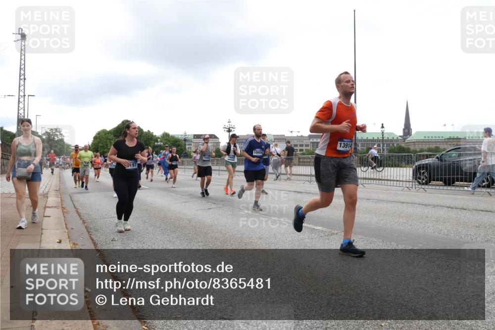 29.06.2025 - hella hamburg halbmarathon Lena Gebhardt http://msf.ph/oto/8365481 29.06.2025 10:48:34 Lombardsbrücke 16693, 10059, 13914, 1142, 1157, 1167, 1174, 1175, 1584, 1645, 2037, 2195, 2418, 2437, 2438, 2475, 2627, 2650, 2716, 2756, 2909, 2958, 3224, 3320, 3504, 3661, 3679, 3933, 4588, 5010, 5585, 5781, 5952, 6143, 7203, 7532, 7947, 7948, 8461, 8521, 8719, 8760, 8948, 9552, 9775, 9787, 9921, 10059, 10145, 10204, 10366, 10524, 10654, 10656, 11364, 11365, 11742, 11781, 13814, 13845, 15715, 16498, 16499, 16701 meine-sportfotos.de
