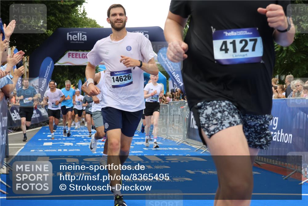 29.06.2025 - hella hamburg halbmarathon Strokosch-Dieckow http://msf.ph/oto/8365495 29.06.2025 10:50:29 Ziel 1399, 1750, 3414, 4127, 4247, 4346, 5447, 6282, 6795, 7397, 7786, 8153, 8576, 8899, 9057, 11214, 11455, 12035, 12624, 13812, 14626, 15519, 15803, 16806, 17179, 17247, 17319, 18006, 18394 meine-sportfotos.de