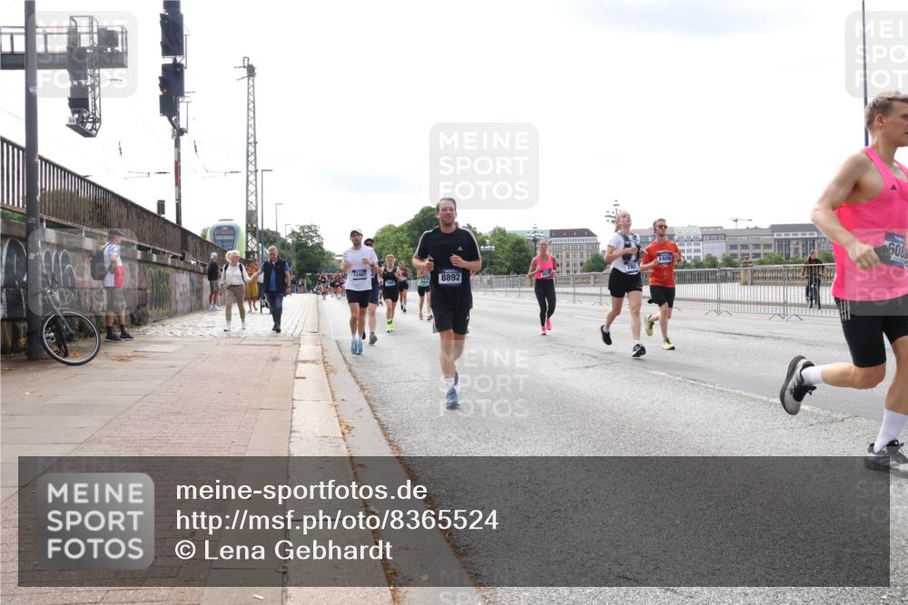 29.06.2025 - hella hamburg halbmarathon Lena Gebhardt http://msf.ph/oto/8365524 29.06.2025 10:14:28 Lombardsbrücke 12467, 8892, 1406, 608, 1194, 1406, 1728, 1890, 2494, 2990, 3020, 3154, 3756, 3834, 3939, 4032, 4962, 5191, 5670, 5981, 6028, 6083, 6089, 6287, 6366, 6935, 7209, 7442, 7802, 7840, 7991, 8001, 8057, 8147, 8409, 8755, 8892, 9556, 9663, 9709, 9845, 9886, 10224, 10610, 11987, 12467, 12938, 13237, 13285, 13788, 14488, 15840, 16126, 17439, 18041, 18236, 18239 meine-sportfotos.de