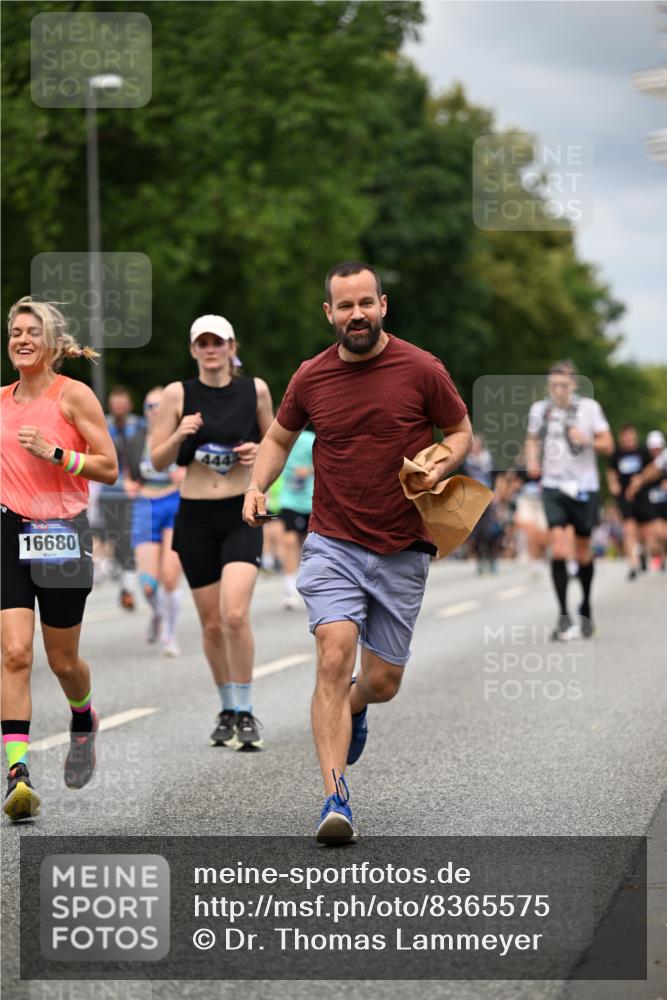 29.06.2025 - hella hamburg halbmarathon Dr. Thomas Lammeyer http://msf.ph/oto/8365575 29.06.2025 10:41:45 Kennedybrücke 1276, 1337, 1339, 1799, 1819, 2016, 2031, 2104, 2199, 2272, 2480, 2853, 4347, 4442, 4618, 4762, 5146, 5522, 5523, 5640, 5940, 6243, 6584, 6821, 6955, 7085, 7124, 7321, 7544, 8499, 8758, 8811, 8843, 8985, 9054, 9055, 9288, 10159, 10476, 10798, 10836, 10919 meine-sportfotos.de