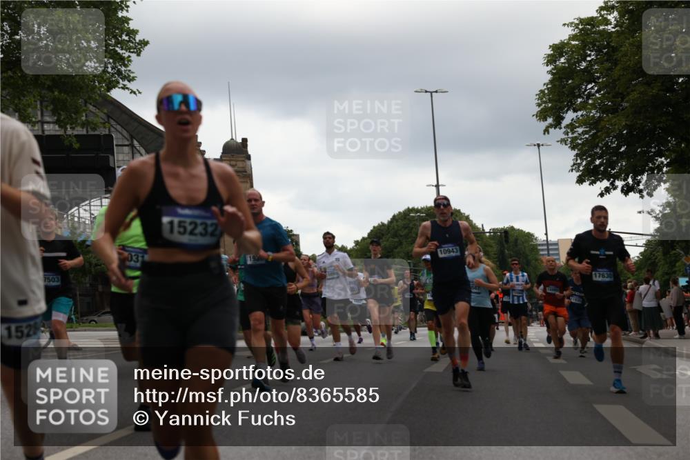 29.06.2025 - hella hamburg halbmarathon Yannick Fuchs http://msf.ph/oto/8365585 29.06.2025 10:53:22 20KM 2006, 2348, 2584, 2957, 2978, 3114, 3181, 3279, 3425, 3983, 4088, 4592, 4796, 5885, 6087, 6202, 6220, 6438, 7031, 7223, 7287, 8290, 10036, 10488, 10587, 10759, 10896, 10943, 11018, 11935, 11938, 12206, 12261, 12564, 12633, 12736, 12779, 12862, 13583, 13761, 14567, 14732, 14902, 14928, 14965, 15232, 15240, 15284, 15785, 16227, 16341, 16754, 16910, 16915, 16980, 17176, 17304, 17503, 17630, 18153, 18327, 18467, 18485, 18716, 18855, 19015, 19160 meine-sportfotos.de