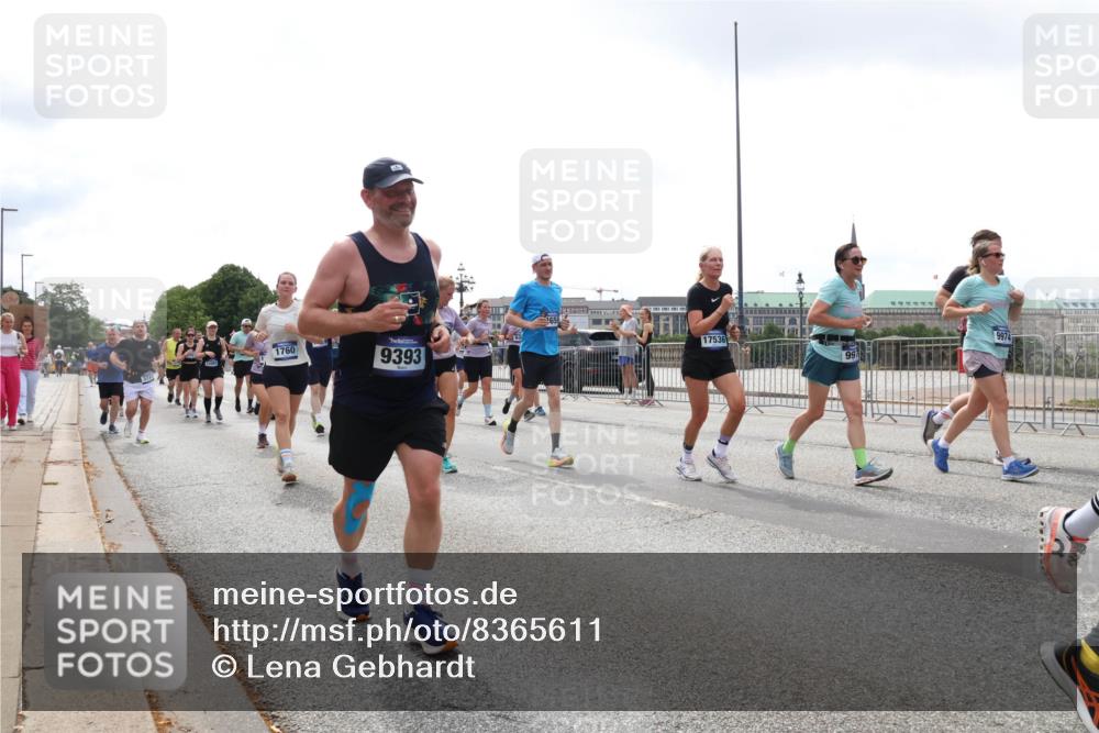 29.06.2025 - hella hamburg halbmarathon Lena Gebhardt http://msf.ph/oto/8365611 29.06.2025 10:39:26 Lombardsbrücke 1760, 9393, 17536, 1760, 1856, 1883, 2092, 2534, 2571, 2574, 2578, 2843, 2893, 2976, 2998, 3275, 3353, 3727, 3745, 4298, 4410, 4523, 4603, 4609, 4659, 4855, 4882, 5045, 5701, 6062, 6112, 6321, 6342, 6343, 6427, 6428, 6611, 6719, 6726, 6748, 7053, 7125, 7199, 7341, 7501, 7506, 7524, 7589, 7684, 7815, 8203, 8243, 8457, 8995, 9393, 9420, 9446, 9569, 9698, 9747, 9777, 9974, 9977, 10001, 10072, 10315, 10512, 10516, 13060 meine-sportfotos.de