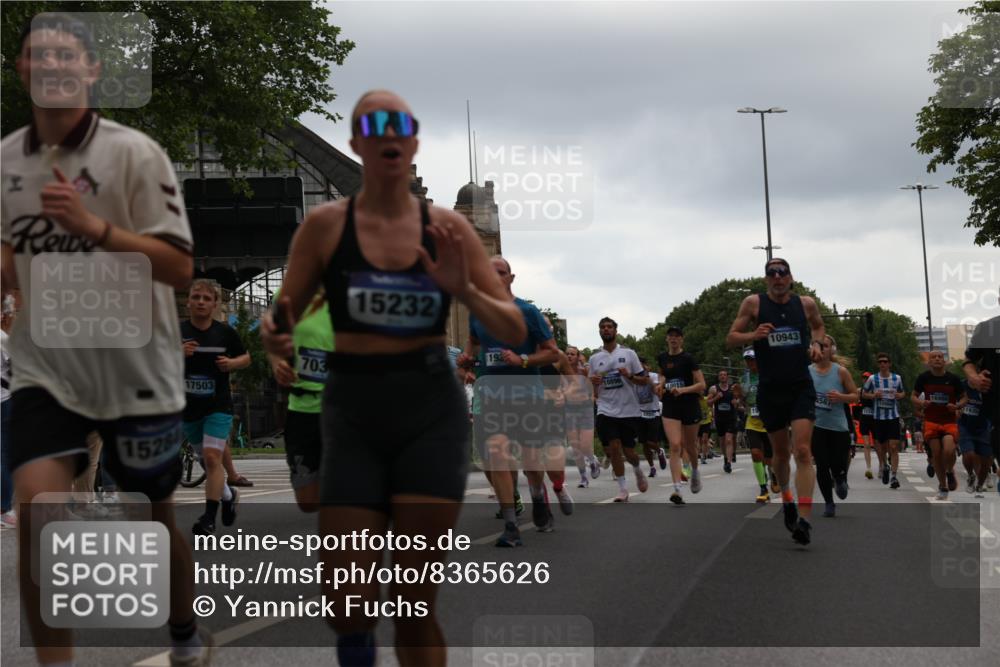 29.06.2025 - hella hamburg halbmarathon Yannick Fuchs http://msf.ph/oto/8365626 29.06.2025 10:53:22 20KM 2006, 2348, 2584, 2957, 2978, 3114, 3181, 3279, 3425, 3983, 4088, 4592, 4796, 5885, 6087, 6202, 6220, 6438, 7031, 7223, 7287, 8290, 10036, 10488, 10587, 10759, 10896, 10943, 11018, 11935, 11938, 12206, 12261, 12564, 12633, 12736, 12779, 12862, 13583, 13761, 14567, 14732, 14902, 14928, 14965, 15232, 15240, 15284, 15785, 16227, 16341, 16754, 16910, 16915, 16980, 17176, 17304, 17503, 17630, 18153, 18327, 18467, 18485, 18716, 18855, 19015, 19160 meine-sportfotos.de