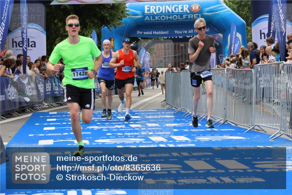 29.06.2025 - hella hamburg halbmarathon Strokosch-Dieckow http://msf.ph/oto/8365636 29.06.2025 10:28:45 Ziel 1953, 2604, 3968, 6090, 10486, 15655, 17428, 18763 meine-sportfotos.de