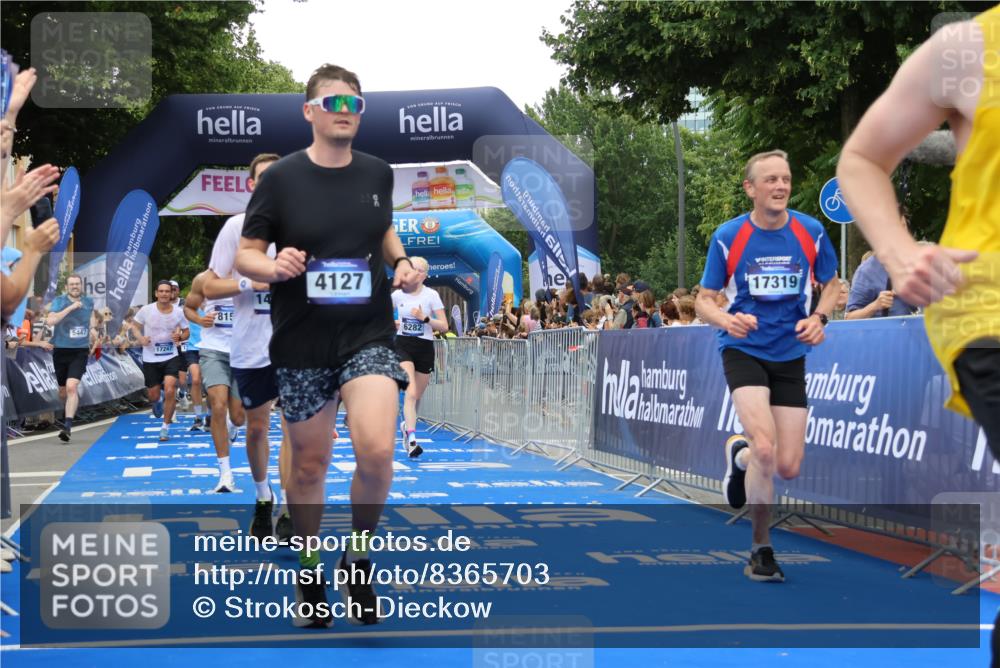 29.06.2025 - hella hamburg halbmarathon Strokosch-Dieckow http://msf.ph/oto/8365703 29.06.2025 10:50:28 Ziel 1750, 3414, 4127, 4247, 5447, 6282, 6795, 7397, 8153, 8576, 8899, 11214, 11455, 12035, 12624, 13812, 14626, 15803, 16806, 17179, 17247, 17319, 18006, 18394 meine-sportfotos.de