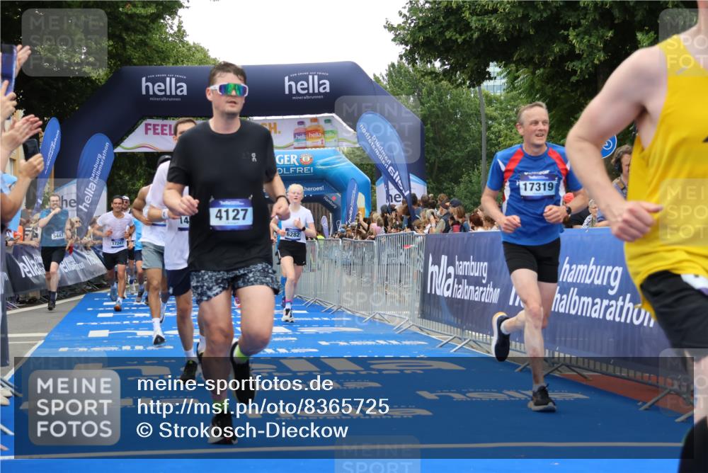 29.06.2025 - hella hamburg halbmarathon Strokosch-Dieckow http://msf.ph/oto/8365725 29.06.2025 10:50:28 Ziel 1750, 3414, 4127, 4247, 5447, 6282, 6795, 7397, 8153, 8576, 8899, 11214, 11455, 12035, 12624, 13812, 14626, 15803, 16806, 17179, 17247, 17319, 18006, 18394 meine-sportfotos.de