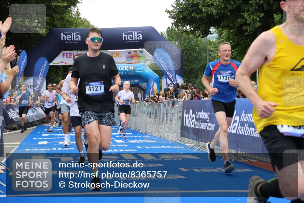 29.06.2025 - hella hamburg halbmarathon Strokosch-Dieckow http://msf.ph/oto/8365757 29.06.2025 10:50:28 Ziel 1750, 3414, 4127, 4247, 5447, 6282, 6795, 7397, 8153, 8576, 8899, 11214, 11455, 12035, 12624, 13812, 14626, 15803, 16806, 17179, 17247, 17319, 18006, 18394 meine-sportfotos.de
