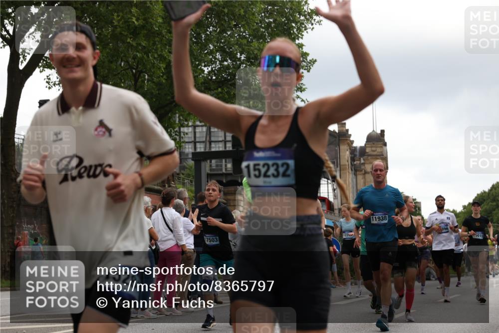 29.06.2025 - hella hamburg halbmarathon Yannick Fuchs http://msf.ph/oto/8365797 29.06.2025 10:53:22 20KM 2006, 2348, 2584, 2957, 2978, 3114, 3181, 3279, 3425, 3983, 4088, 4592, 4796, 5885, 6087, 6202, 6220, 6438, 7031, 7223, 7287, 8290, 10036, 10488, 10587, 10759, 10896, 10943, 11018, 11935, 11938, 12206, 12261, 12564, 12633, 12736, 12779, 12862, 13583, 13761, 14567, 14732, 14902, 14928, 14965, 15232, 15240, 15284, 15785, 16227, 16341, 16754, 16910, 16915, 16980, 17176, 17304, 17503, 17630, 18153, 18327, 18467, 18485, 18716, 18855, 19015, 19160 meine-sportfotos.de