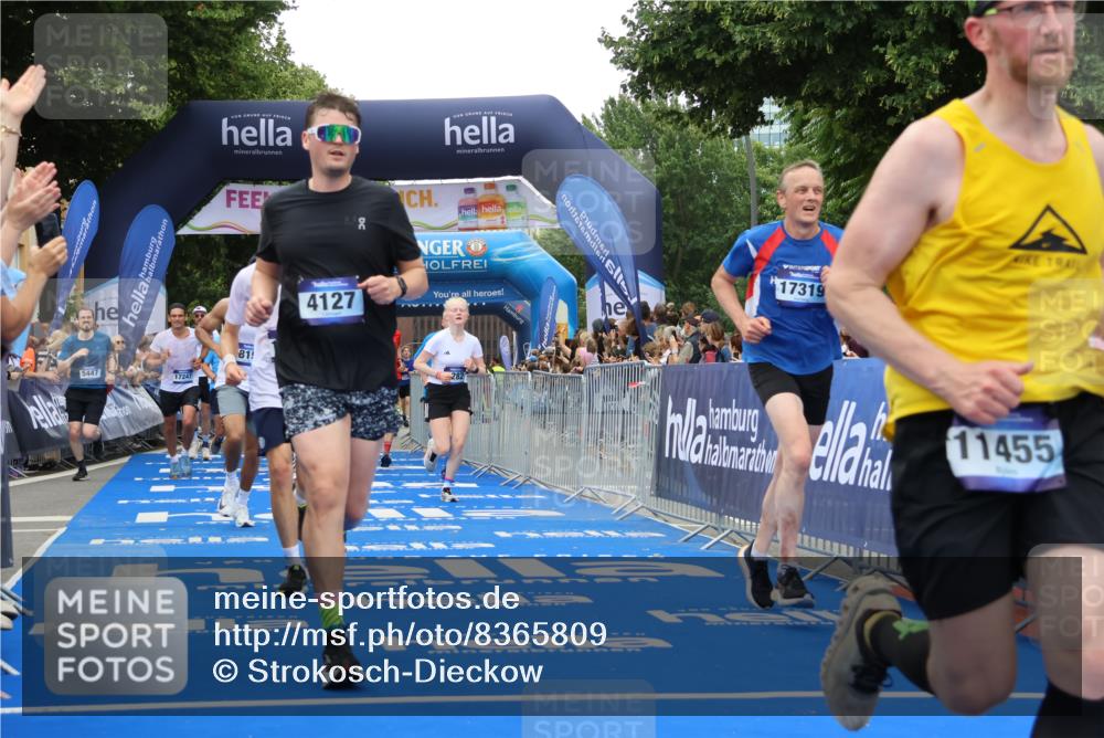29.06.2025 - hella hamburg halbmarathon Strokosch-Dieckow http://msf.ph/oto/8365809 29.06.2025 10:50:28 Ziel 1750, 3414, 4127, 4247, 5447, 6282, 6795, 7397, 8153, 8576, 8899, 11214, 11455, 12035, 12624, 13812, 14626, 15803, 16806, 17179, 17247, 17319, 18006, 18394 meine-sportfotos.de