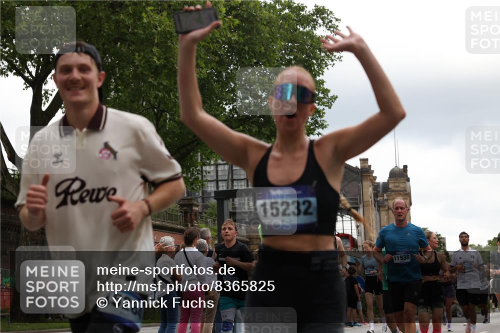 29.06.2025 - hella hamburg halbmarathon Yannick Fuchs http://msf.ph/oto/8365825 29.06.2025 10:53:22 20KM 2006, 2348, 2584, 2957, 2978, 3114, 3181, 3279, 3425, 3983, 4088, 4592, 4796, 5885, 6087, 6202, 6220, 6438, 7031, 7223, 7287, 8290, 10036, 10488, 10587, 10759, 10896, 10943, 11018, 11935, 11938, 12206, 12261, 12564, 12633, 12736, 12779, 12862, 13583, 13761, 14567, 14732, 14902, 14928, 14965, 15232, 15240, 15284, 15785, 16227, 16341, 16754, 16910, 16915, 16980, 17176, 17304, 17503, 17630, 18153, 18327, 18467, 18485, 18716, 18855, 19015, 19160 meine-sportfotos.de