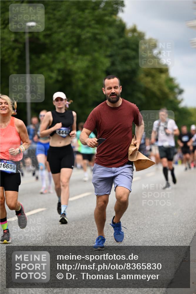 29.06.2025 - hella hamburg halbmarathon Dr. Thomas Lammeyer http://msf.ph/oto/8365830 29.06.2025 10:41:45 Kennedybrücke 1276, 1337, 1339, 1799, 1819, 2016, 2031, 2104, 2199, 2272, 2480, 2853, 4347, 4442, 4618, 4762, 5146, 5522, 5523, 5640, 5940, 6243, 6584, 6821, 6955, 7085, 7124, 7321, 7544, 8499, 8758, 8811, 8843, 8985, 9054, 9055, 9288, 10159, 10476, 10798, 10836, 10919 meine-sportfotos.de