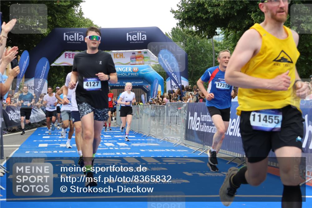 29.06.2025 - hella hamburg halbmarathon Strokosch-Dieckow http://msf.ph/oto/8365832 29.06.2025 10:50:28 Ziel 1750, 3414, 4127, 4247, 5447, 6282, 6795, 7397, 8153, 8576, 8899, 11214, 11455, 12035, 12624, 13812, 14626, 15803, 16806, 17179, 17247, 17319, 18006, 18394 meine-sportfotos.de