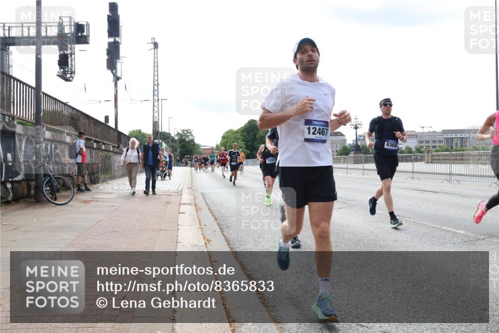 29.06.2025 - hella hamburg halbmarathon Lena Gebhardt http://msf.ph/oto/8365833 29.06.2025 10:14:31 Lombardsbrücke 1890, 12467, 6366, 1194, 1406, 1728, 1890, 2046, 2494, 2990, 3020, 3154, 3454, 3691, 3756, 3834, 3939, 4032, 4962, 5191, 5670, 5981, 6028, 6083, 6089, 6287, 6366, 6935, 7209, 7442, 7802, 7840, 7991, 8001, 8055, 8057, 8147, 8409, 8755, 8892, 9556, 9663, 9709, 9845, 9886, 10224, 10391, 10610, 11987, 12467, 12938, 13237, 13285, 13788, 14488, 15840, 16126, 18236, 18239 meine-sportfotos.de
