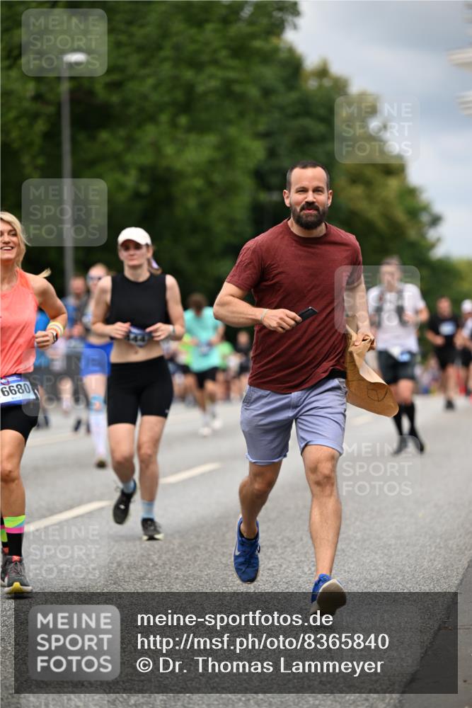 29.06.2025 - hella hamburg halbmarathon Dr. Thomas Lammeyer http://msf.ph/oto/8365840 29.06.2025 10:41:45 Kennedybrücke 1276, 1337, 1339, 1799, 1819, 2016, 2031, 2104, 2199, 2272, 2480, 2853, 4347, 4442, 4618, 4762, 5146, 5522, 5523, 5640, 5940, 6243, 6584, 6821, 6955, 7085, 7124, 7321, 7544, 8499, 8758, 8811, 8843, 8985, 9054, 9055, 9288, 10159, 10476, 10798, 10836, 10919 meine-sportfotos.de