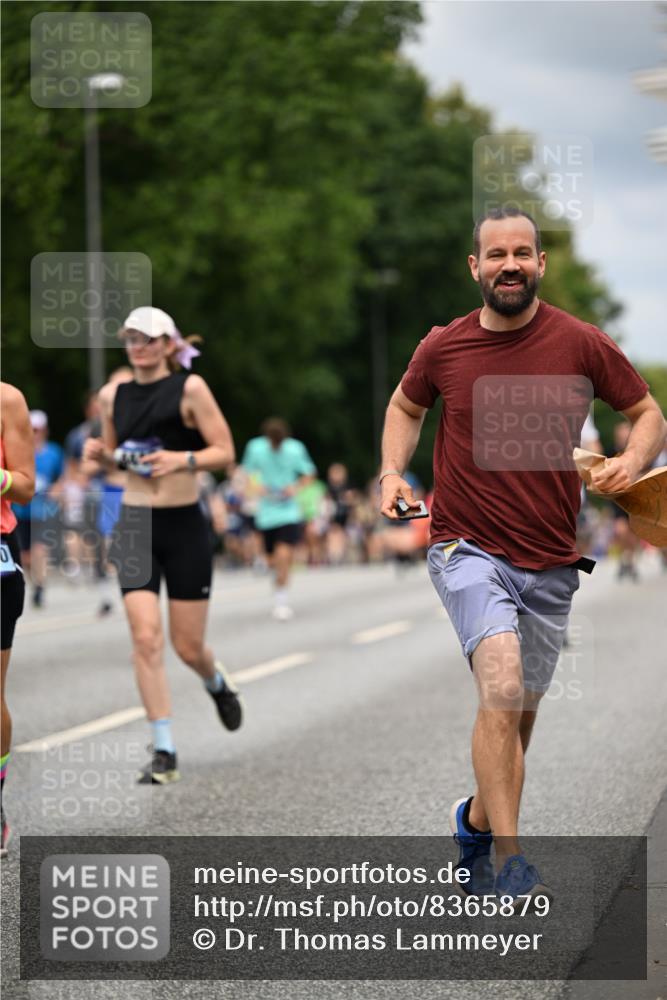 29.06.2025 - hella hamburg halbmarathon Dr. Thomas Lammeyer http://msf.ph/oto/8365879 29.06.2025 10:41:45 Kennedybrücke 1276, 1337, 1339, 1799, 1819, 2016, 2031, 2104, 2199, 2272, 2480, 2853, 4347, 4442, 4618, 4762, 5146, 5522, 5523, 5640, 5940, 6243, 6584, 6821, 6955, 7085, 7124, 7321, 7544, 8499, 8758, 8811, 8843, 8985, 9054, 9055, 9288, 10159, 10476, 10798, 10836, 10919 meine-sportfotos.de