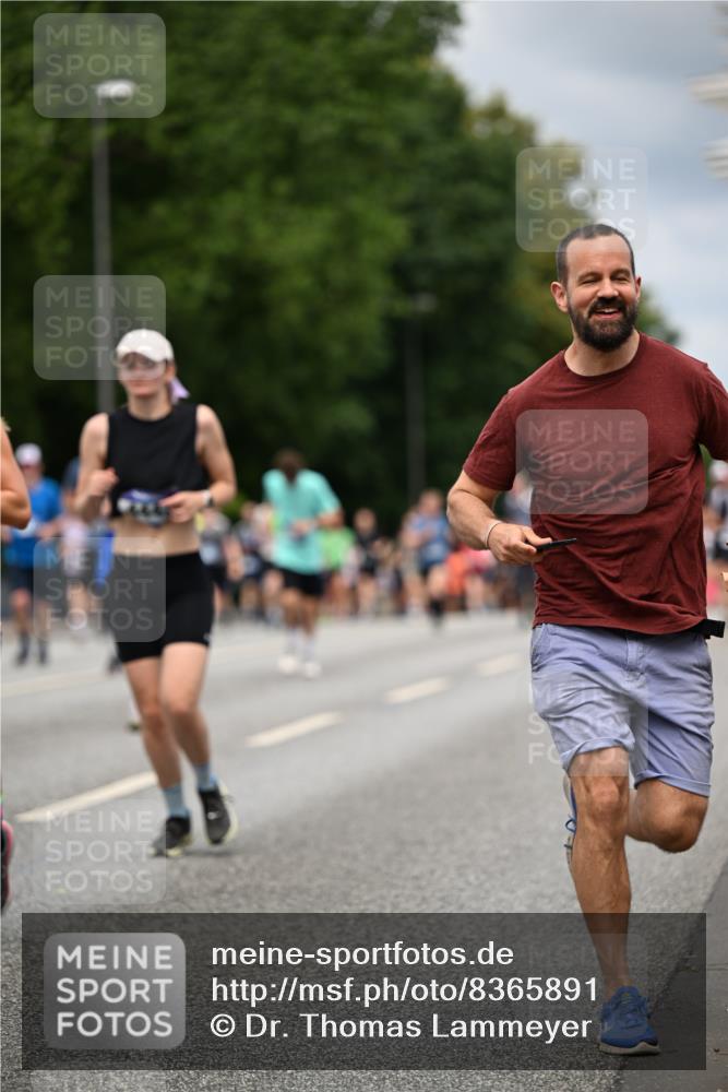29.06.2025 - hella hamburg halbmarathon Dr. Thomas Lammeyer http://msf.ph/oto/8365891 29.06.2025 10:41:46 Kennedybrücke 1276, 1337, 1339, 1799, 1819, 2016, 2031, 2104, 2199, 2272, 2480, 2853, 4347, 4442, 4618, 4762, 5146, 5522, 5523, 5640, 5940, 6243, 6584, 6821, 6955, 7085, 7124, 7321, 7544, 8499, 8758, 8811, 8843, 8985, 9054, 9288, 10159, 10476, 10798, 10836, 10919 meine-sportfotos.de