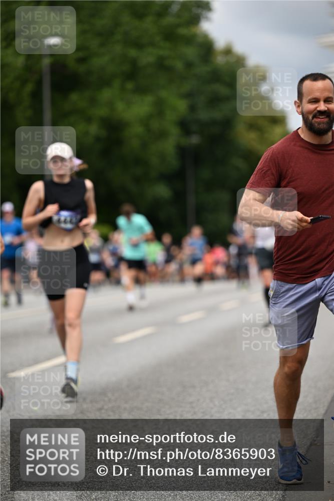 29.06.2025 - hella hamburg halbmarathon Dr. Thomas Lammeyer http://msf.ph/oto/8365903 29.06.2025 10:41:46 Kennedybrücke 1276, 1337, 1339, 1799, 1819, 2016, 2031, 2104, 2199, 2272, 2480, 2853, 4347, 4442, 4618, 4762, 5146, 5522, 5523, 5640, 5940, 6243, 6584, 6821, 6955, 7085, 7124, 7321, 7544, 8499, 8758, 8811, 8843, 8985, 9054, 9288, 10159, 10476, 10798, 10836, 10919 meine-sportfotos.de