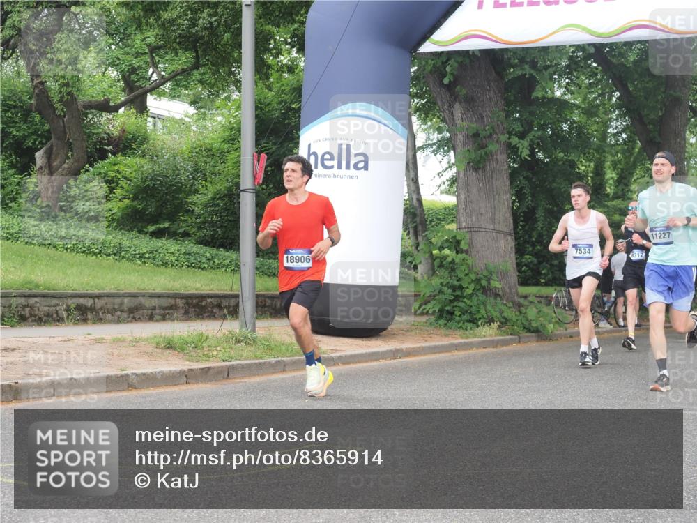 29.06.2025 - hella hamburg halbmarathon KatJ http://msf.ph/oto/8365914 29.06.2025 10:23:02 Zwischen KM18-KM19 1053, 1080, 5193, 6305 meine-sportfotos.de