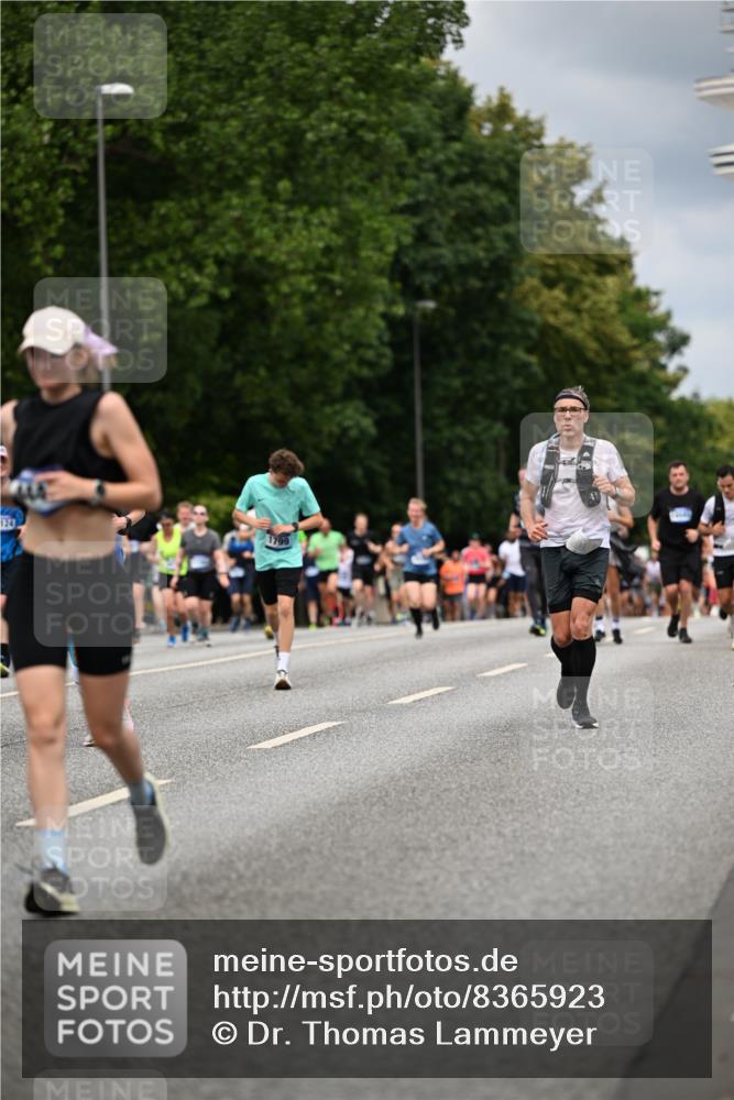 29.06.2025 - hella hamburg halbmarathon Dr. Thomas Lammeyer http://msf.ph/oto/8365923 29.06.2025 10:41:46 Kennedybrücke 1276, 1337, 1339, 1799, 1819, 2016, 2031, 2104, 2199, 2272, 2480, 2853, 4347, 4442, 4618, 4762, 5146, 5522, 5523, 5640, 5940, 6243, 6584, 6821, 6955, 7085, 7124, 7321, 7544, 8499, 8758, 8811, 8843, 8985, 9054, 9288, 10159, 10476, 10798, 10836, 10919 meine-sportfotos.de