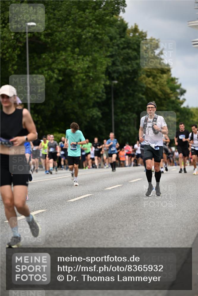 29.06.2025 - hella hamburg halbmarathon Dr. Thomas Lammeyer http://msf.ph/oto/8365932 29.06.2025 10:41:46 Kennedybrücke 1276, 1337, 1339, 1799, 1819, 2016, 2031, 2104, 2199, 2272, 2480, 2853, 4347, 4442, 4618, 4762, 5146, 5522, 5523, 5640, 5940, 6243, 6584, 6821, 6955, 7085, 7124, 7321, 7544, 8499, 8758, 8811, 8843, 8985, 9054, 9288, 10159, 10476, 10798, 10836, 10919 meine-sportfotos.de