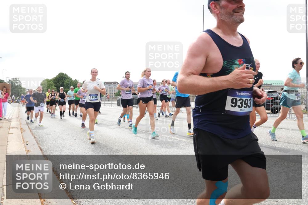 29.06.2025 - hella hamburg halbmarathon Lena Gebhardt http://msf.ph/oto/8365946 29.06.2025 10:39:27 Lombardsbrücke 1760, 13461, 17382, 6343, 9393, 99, 1760, 1856, 1883, 2092, 2571, 2574, 2578, 2843, 2893, 2976, 2998, 3275, 3353, 3727, 3745, 4298, 4410, 4523, 4603, 4609, 4659, 4855, 4882, 5045, 5701, 6062, 6112, 6321, 6342, 6343, 6427, 6428, 6611, 6719, 6726, 6748, 7053, 7125, 7199, 7341, 7429, 7501, 7506, 7524, 7589, 7684, 7815, 8203, 8243, 8457, 8995, 9393, 9420, 9446, 9569, 9698, 9747, 9777, 9974, 9977, 10001, 10072, 10315, 10512, 10516, 13060 meine-sportfotos.de