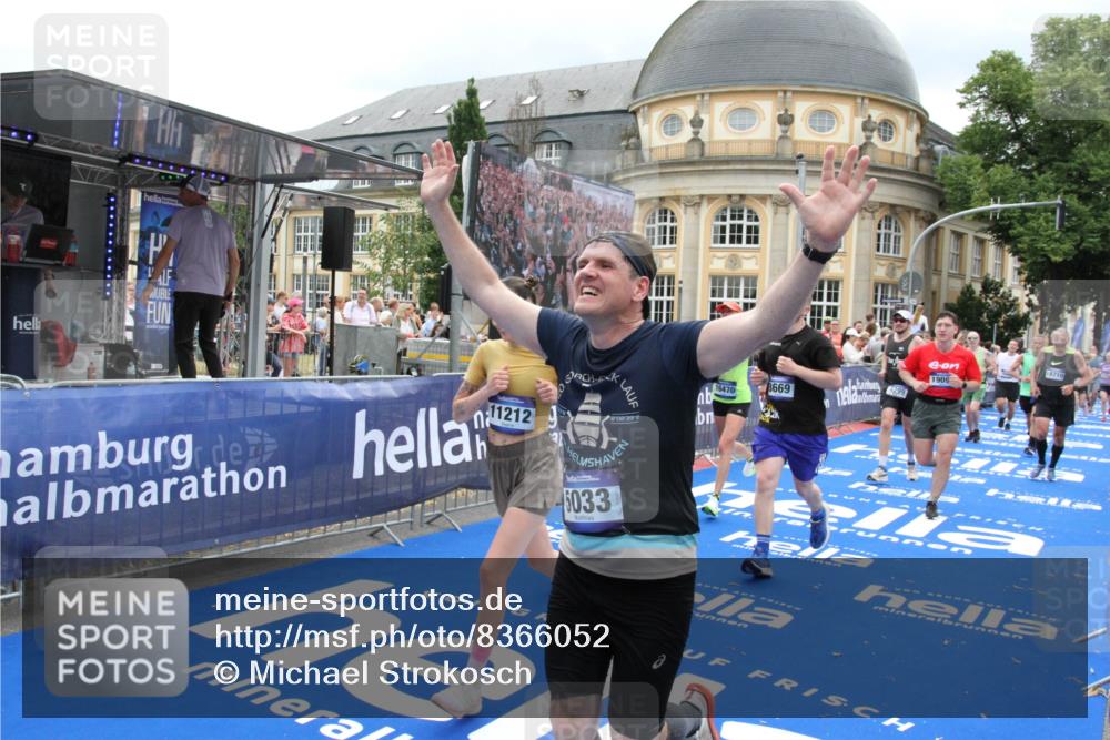 29.06.2025 - hella hamburg halbmarathon Michael Strokosch http://msf.ph/oto/8366052 29.06.2025 10:57:04 Ziel 1485, 2282, 2759, 4299, 5033, 8669, 11043, 11143, 11212, 11638, 13691, 14408, 14678, 15097, 16470, 16909, 18719, 19091 meine-sportfotos.de