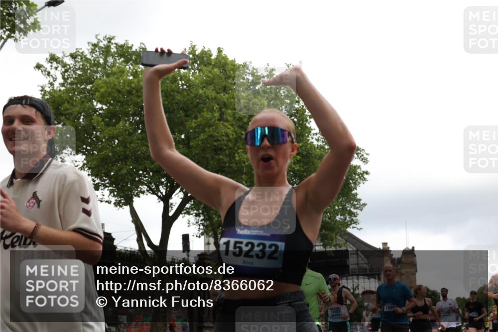 29.06.2025 - hella hamburg halbmarathon Yannick Fuchs http://msf.ph/oto/8366062 29.06.2025 10:53:23 20KM 2006, 2348, 2584, 2957, 2978, 3114, 3181, 3279, 3425, 3983, 4088, 4592, 4796, 5885, 6087, 6202, 6220, 6438, 7031, 7223, 7287, 10488, 10587, 10759, 10896, 10943, 11018, 11935, 11938, 12206, 12261, 12564, 12633, 12736, 12779, 12862, 13583, 13761, 14567, 14732, 14902, 14928, 14965, 15232, 15240, 15284, 15785, 16227, 16341, 16754, 16910, 16915, 16980, 17176, 17304, 17503, 17630, 18153, 18327, 18467, 18485, 18716, 18855, 19015, 19160 meine-sportfotos.de
