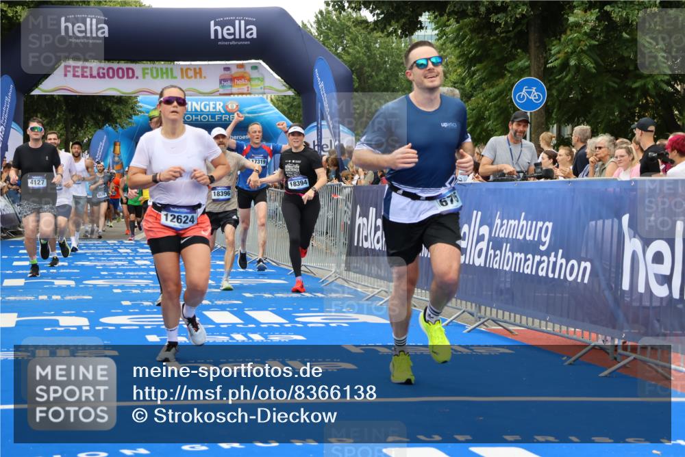 29.06.2025 - hella hamburg halbmarathon Strokosch-Dieckow http://msf.ph/oto/8366138 29.06.2025 10:50:25 Ziel 3414, 4127, 4247, 5447, 6282, 6795, 7397, 8153, 8899, 11455, 12035, 12624, 12949, 13812, 14034, 14626, 16242, 16806, 17247, 17319, 18394 meine-sportfotos.de