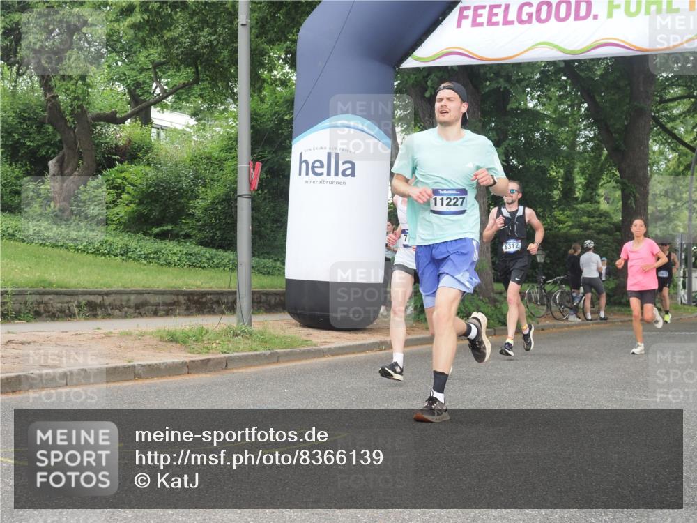 29.06.2025 - hella hamburg halbmarathon KatJ http://msf.ph/oto/8366139 29.06.2025 10:23:03 Zwischen KM18-KM19 1053, 1080, 5193, 6305, 7534 meine-sportfotos.de