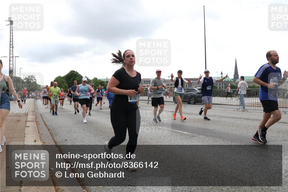29.06.2025 - hella hamburg halbmarathon Lena Gebhardt http://msf.ph/oto/8366142 29.06.2025 10:48:36 Lombardsbrücke 2475, 2909, 787, 17930, 16669, 2197, 10059, 1142, 1157, 1167, 1584, 1645, 2037, 2195, 2418, 2437, 2438, 2475, 2627, 2650, 2716, 2756, 2792, 2909, 2958, 3224, 3320, 3504, 3661, 3679, 3933, 4588, 5010, 5585, 5781, 5952, 6143, 7062, 7203, 7532, 7947, 7948, 8461, 8521, 8719, 8760, 8948, 9552, 9775, 9787, 9921, 10059, 10145, 10204, 10366, 10524, 10654, 10656, 11364, 11365, 11742, 13814, 13845, 15715, 16498, 16499, 16701 meine-sportfotos.de
