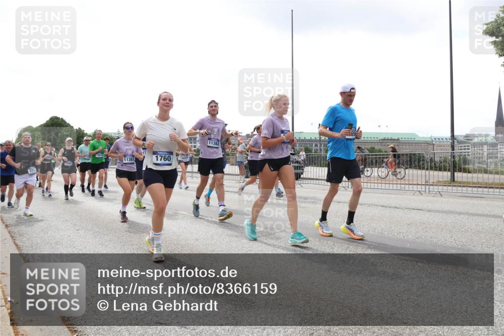 29.06.2025 - hella hamburg halbmarathon Lena Gebhardt http://msf.ph/oto/8366159 29.06.2025 10:39:28 Lombardsbrücke 11382, 17, 13519, 774, 11381, 1760, 13461, 372, 1760, 1856, 1883, 2092, 2571, 2574, 2578, 2843, 2893, 2976, 2998, 3275, 3353, 3727, 3745, 4298, 4410, 4523, 4603, 4609, 4659, 4855, 4882, 5045, 5701, 6062, 6112, 6321, 6342, 6343, 6427, 6428, 6611, 6719, 6726, 6739, 6748, 7053, 7125, 7199, 7341, 7429, 7501, 7506, 7524, 7589, 7684, 7815, 8203, 8243, 8457, 8995, 9393, 9420, 9446, 9569, 9698, 9747, 9777, 9974, 9977, 10001, 10072, 10315, 10512, 10516, 13060 meine-sportfotos.de
