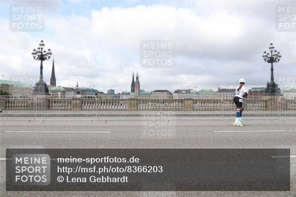 29.06.2025 - hella hamburg halbmarathon Lena Gebhardt http://msf.ph/oto/8366203 29.06.2025 09:10:52 Lombardsbrücke  meine-sportfotos.de