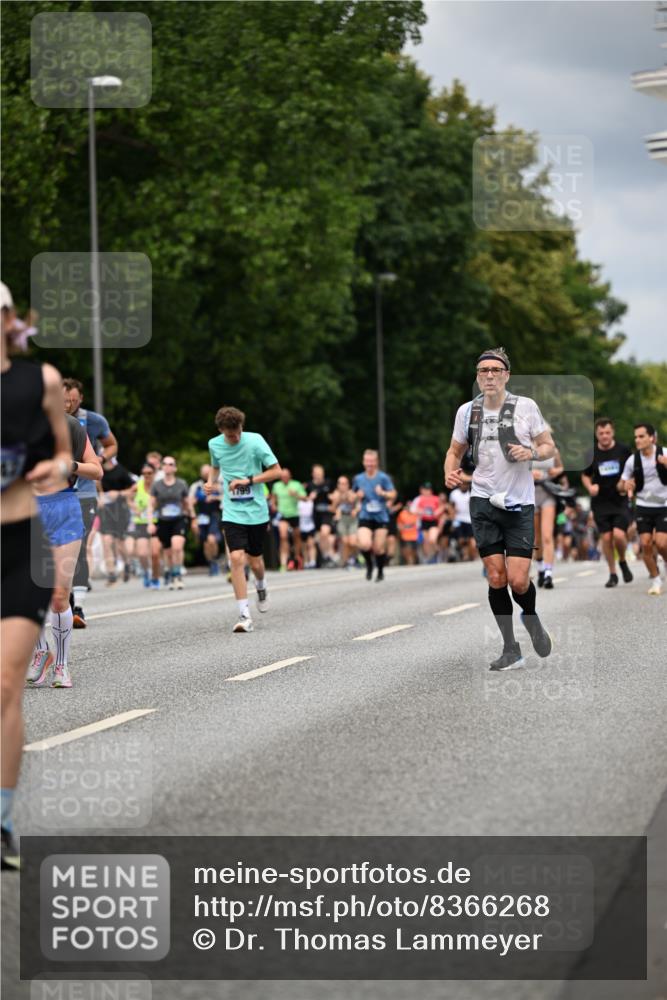 29.06.2025 - hella hamburg halbmarathon Dr. Thomas Lammeyer http://msf.ph/oto/8366268 29.06.2025 10:41:47 Kennedybrücke 1276, 1337, 1339, 1799, 1819, 2016, 2031, 2104, 2199, 2272, 2480, 2853, 4347, 4442, 4618, 4762, 5146, 5522, 5523, 5640, 5940, 6243, 6584, 6821, 6955, 7085, 7124, 7321, 7544, 8499, 8758, 8811, 8843, 8985, 9288, 10159, 10476, 10836, 10919 meine-sportfotos.de