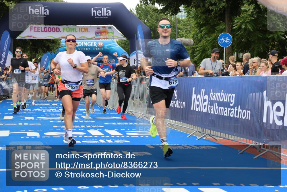 29.06.2025 - hella hamburg halbmarathon Strokosch-Dieckow http://msf.ph/oto/8366273 29.06.2025 10:50:25 Ziel 3414, 4127, 4247, 5447, 6282, 6795, 7397, 8153, 8899, 11455, 12035, 12624, 12949, 13812, 14034, 14626, 16242, 16806, 17247, 17319, 18394 meine-sportfotos.de