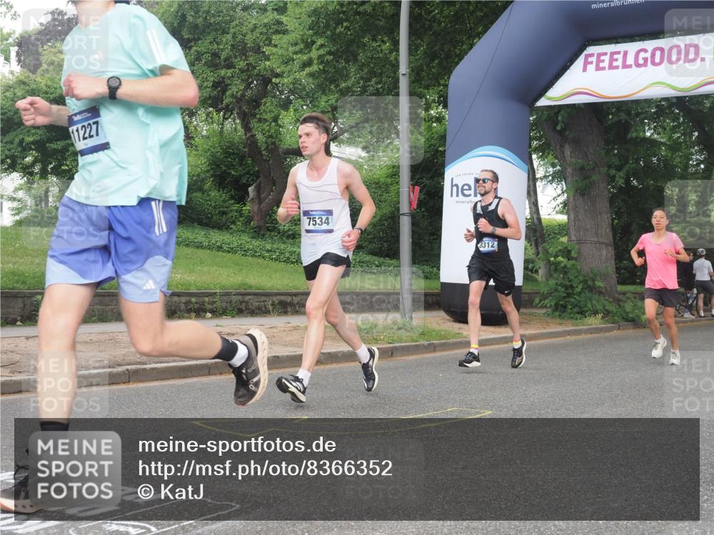 29.06.2025 - hella hamburg halbmarathon KatJ http://msf.ph/oto/8366352 29.06.2025 10:23:05 Zwischen KM18-KM19 1080, 6305, 7534, 8312 meine-sportfotos.de