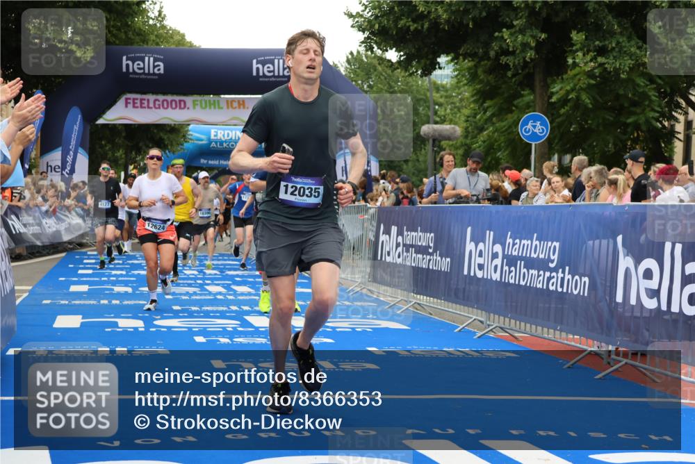 29.06.2025 - hella hamburg halbmarathon Strokosch-Dieckow http://msf.ph/oto/8366353 29.06.2025 10:50:24 Ziel 3414, 4127, 4247, 4933, 5447, 6795, 8153, 8899, 11455, 12035, 12624, 12949, 13609, 14034, 14626, 16000, 16242, 17319, 18394 meine-sportfotos.de