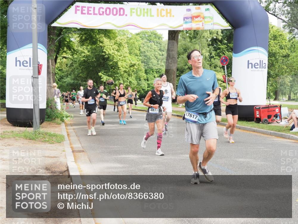 29.06.2025 - hella hamburg halbmarathon MichiJ http://msf.ph/oto/8366380 29.06.2025 10:43:56 Zwischen KM18-KM19 1563, 2417, 2676, 4833, 4940, 5570, 6416, 6835, 9361, 9488, 9907, 11554, 13523, 14867, 17617, 17779 meine-sportfotos.de