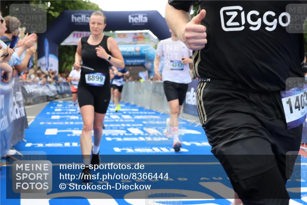 29.06.2025 - hella hamburg halbmarathon Strokosch-Dieckow http://msf.ph/oto/8366444 29.06.2025 10:50:22 Ziel 4127, 4247, 4933, 6795, 8153, 8899, 8921, 11455, 12035, 12624, 12949, 13609, 13690, 14034, 14626, 16000, 16242, 17319, 18394, 18499 meine-sportfotos.de