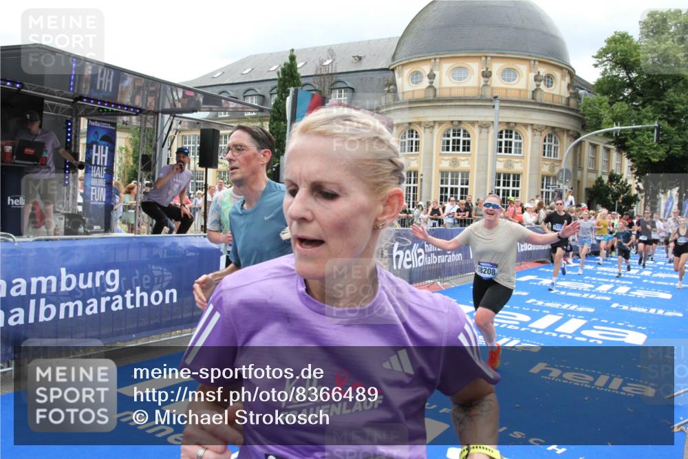 29.06.2025 - hella hamburg halbmarathon Michael Strokosch http://msf.ph/oto/8366489 29.06.2025 10:57:12 Ziel 1387, 1877, 4167, 4261, 9884, 11612, 13691, 13750, 14139, 14408, 14588, 15110, 15726, 16909, 17617, 18208, 19184 meine-sportfotos.de