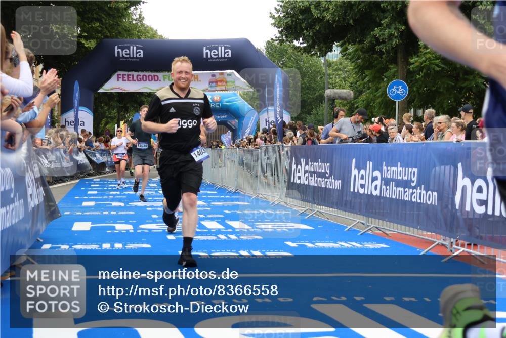 29.06.2025 - hella hamburg halbmarathon Strokosch-Dieckow http://msf.ph/oto/8366558 29.06.2025 10:50:20 Ziel 4127, 4247, 4933, 6795, 7930, 7932, 8899, 8921, 11455, 12035, 12624, 12949, 13609, 13690, 14034, 15620, 16000, 16242, 18394, 18499, 18811, 19040 meine-sportfotos.de