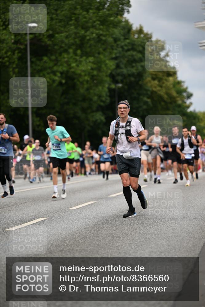 29.06.2025 - hella hamburg halbmarathon Dr. Thomas Lammeyer http://msf.ph/oto/8366560 29.06.2025 10:41:48 Kennedybrücke 1276, 1337, 1339, 1799, 1819, 2016, 2031, 2104, 2199, 2272, 2480, 2853, 4347, 4442, 4618, 4762, 5146, 5522, 5523, 5640, 5940, 6243, 6584, 6821, 6955, 7085, 7124, 7321, 7544, 8499, 8758, 8811, 8843, 8985, 9288, 9894, 10159, 10476, 10506, 10836, 10919 meine-sportfotos.de