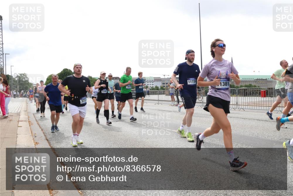 29.06.2025 - hella hamburg halbmarathon Lena Gebhardt http://msf.ph/oto/8366578 29.06.2025 10:39:29 Lombardsbrücke 372, 11729, 13519, 1381, 11533, 13461, 1553, 1760, 1856, 1883, 2092, 2571, 2574, 2578, 2843, 2893, 2976, 2998, 3275, 3353, 3727, 3745, 4298, 4410, 4523, 4603, 4609, 4659, 4752, 4855, 4882, 5045, 5701, 6112, 6321, 6342, 6343, 6427, 6428, 6611, 6719, 6726, 6739, 6748, 7053, 7125, 7199, 7341, 7429, 7501, 7506, 7524, 7589, 7684, 7815, 8203, 8243, 8457, 8995, 9393, 9420, 9446, 9569, 9698, 9747, 9777, 9974, 9977, 10001, 10072, 10315, 10441, 10512, 10516 meine-sportfotos.de