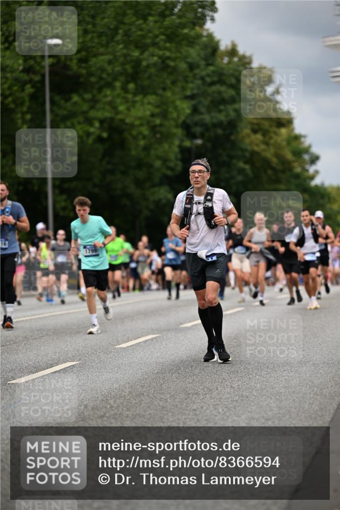 29.06.2025 - hella hamburg halbmarathon Dr. Thomas Lammeyer http://msf.ph/oto/8366594 29.06.2025 10:41:48 Kennedybrücke 1276, 1337, 1339, 1799, 1819, 2016, 2031, 2104, 2199, 2272, 2480, 2853, 4347, 4442, 4618, 4762, 5146, 5522, 5523, 5640, 5940, 6243, 6584, 6821, 6955, 7085, 7124, 7321, 7544, 8499, 8758, 8811, 8843, 8985, 9288, 9894, 10159, 10476, 10506, 10836, 10919 meine-sportfotos.de