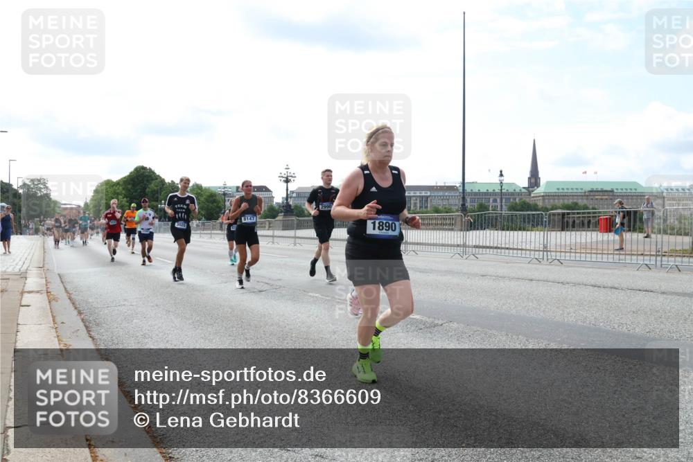 29.06.2025 - hella hamburg halbmarathon Lena Gebhardt http://msf.ph/oto/8366609 29.06.2025 10:14:33 Lombardsbrücke 3020, 8147, 2990, 1890, 1406, 1728, 1890, 2046, 2494, 2990, 3020, 3154, 3454, 3691, 3756, 3834, 3939, 4032, 5191, 5670, 5981, 6028, 6083, 6089, 6287, 6366, 6935, 7195, 7209, 7442, 7802, 7840, 7991, 8001, 8055, 8057, 8147, 8409, 8755, 8892, 9173, 9556, 9663, 9709, 9845, 9886, 10224, 10391, 10610, 12467, 12938, 13237, 13285, 13788, 14488, 15840, 16126 meine-sportfotos.de
